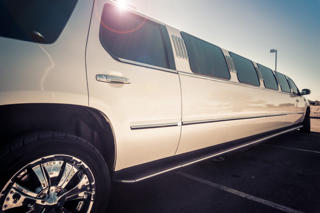 5 Merits of hiring professional limousine rental services