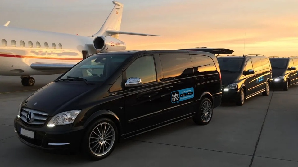 Family Days Out: How to Book a Hull Taxi Minibus the Right Way